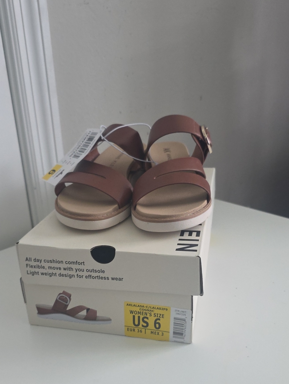 Women's Tan womens Sandals - US 6
